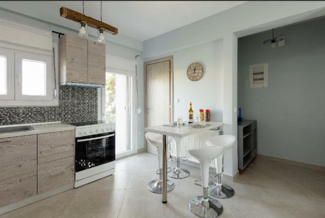 Bright Spacious Two-Bedroom Apartment テッサロニキ エクステリア 写真