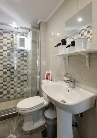 Bright Spacious Two-Bedroom Apartment テッサロニキ エクステリア 写真